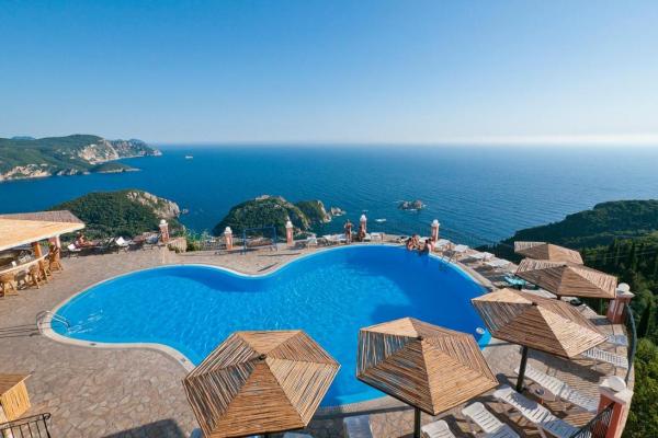 Golden Fox Studios & Luxery Suites, Lakones